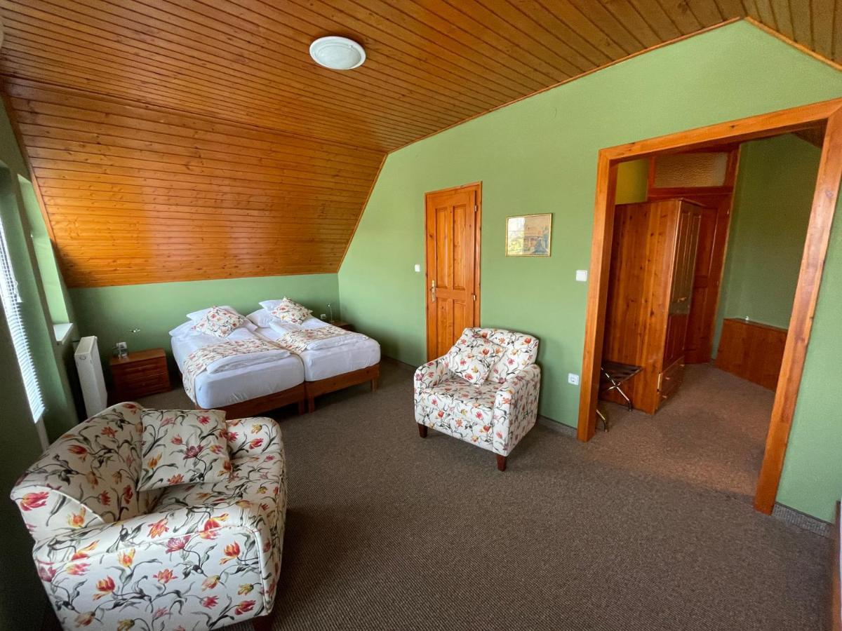 Villa Astoria Balatongyorok Ngoại thất bức ảnh