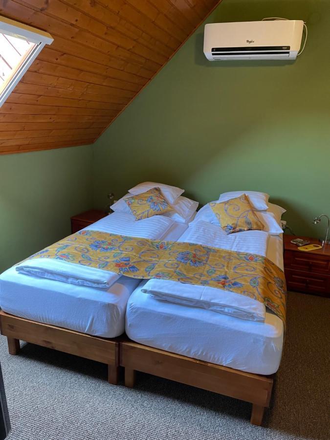 Villa Astoria Balatongyorok Ngoại thất bức ảnh
